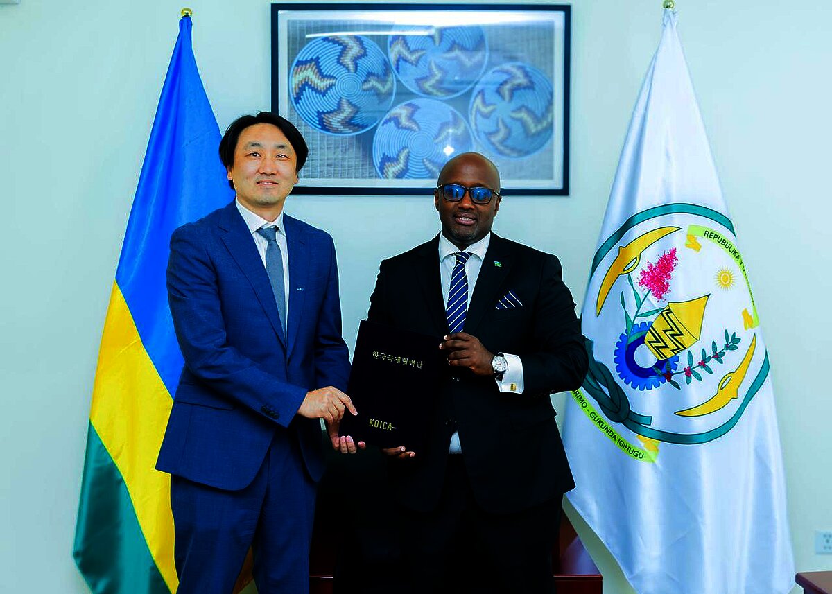 Rwanda Receives KOICA Country Director Credentials